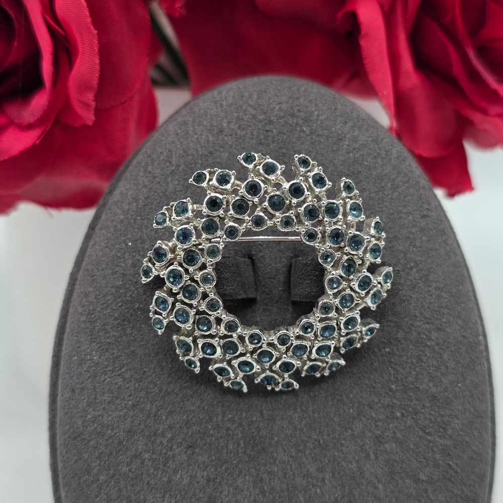 Vintage Silver Tone Blue Rhinestone Wreath Brooch Sunburst Pin 1.5 Inch